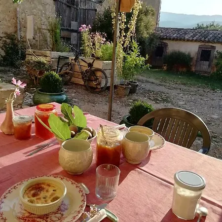 Les Hotes De Marie Homestay *